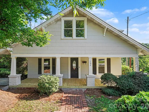 1402 1st Avenue Pl NW, Hickory, NC 28601