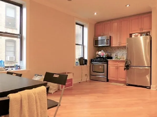 918 East 14th Street image 1 of 9