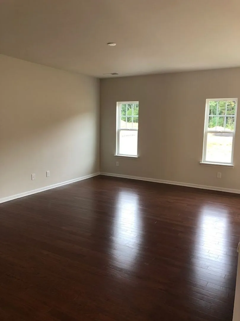Coming Soon! Beautiful 3br 2.5ba Townhouse W/ In-Unit Laundry Garage Parking Stainless Kitchen In... — Photo 2
