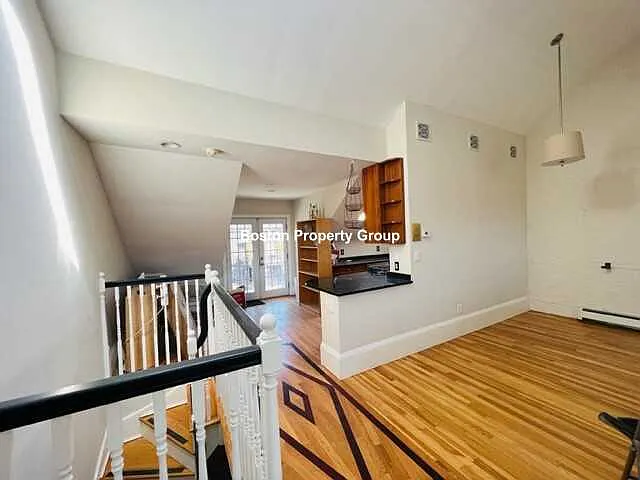 3 bed, 1.5 bath, $5,500 — Photo 3