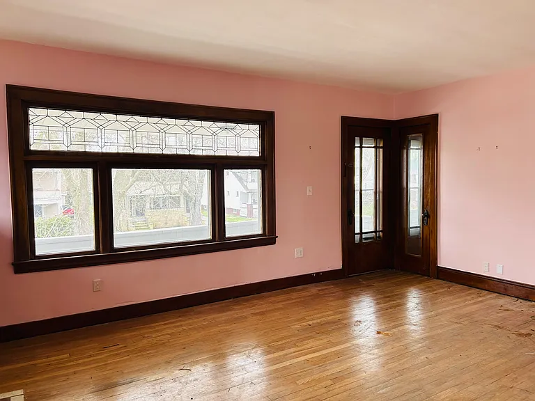 1628 Grace Ave — Photo 9