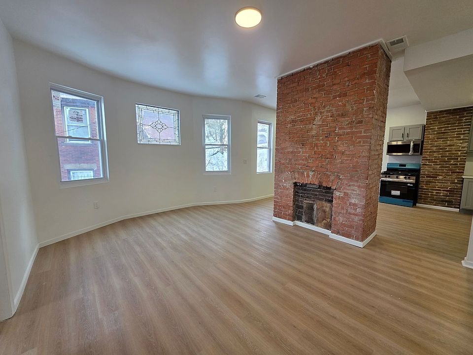 1st image of 4 E McIntyre Ave Floor 2