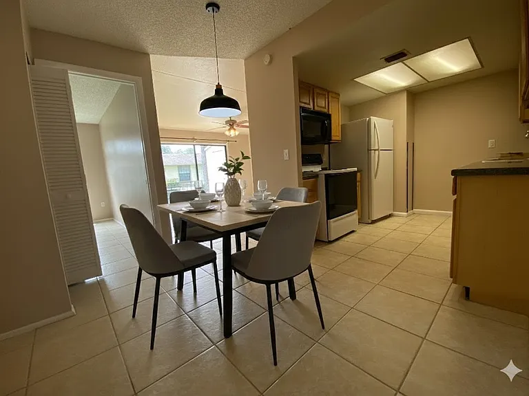 6010 Village Cir — Photo 2