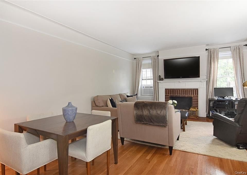 1st image of 25 Parkview Ave APT 3D