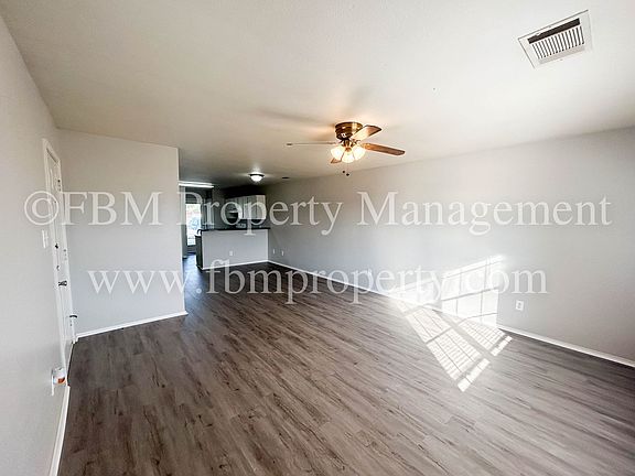 5th image of 302 N Dallas St #C