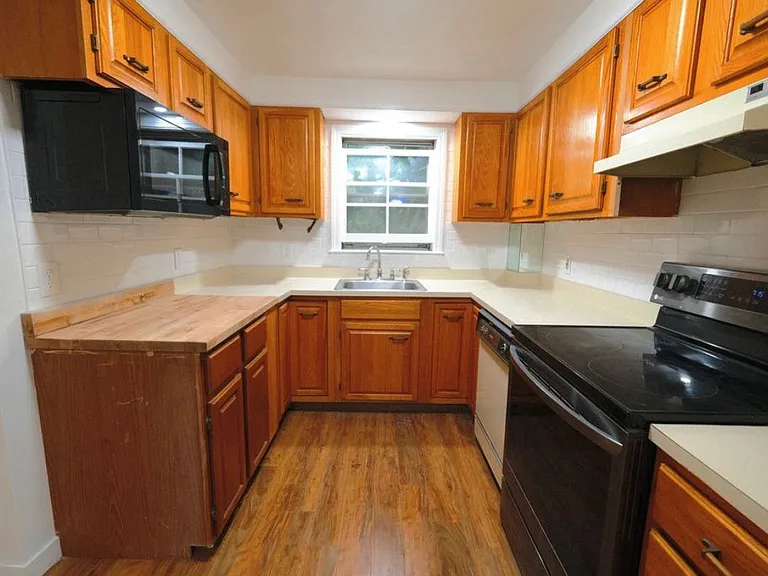 56-56A Pleasant St #2 — Photo 10
