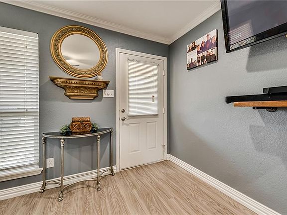 3rd image of 614 Brockett St