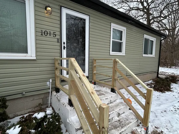 1015 E 41st Pl, Gary, IN 46409