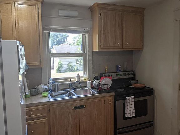 3rd image of 3815 White St SW