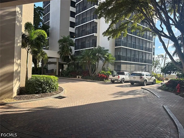 1900 Virginia Ave #103 — Photo 3