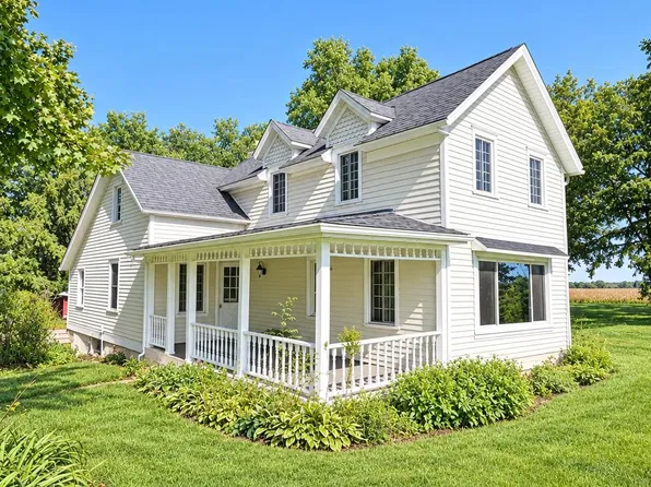 W11676 Pergande Rd, Columbus, WI 53925
