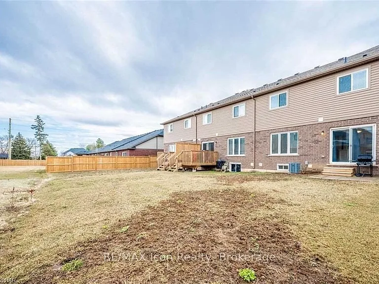 135 Acacia Rd — Photo 22