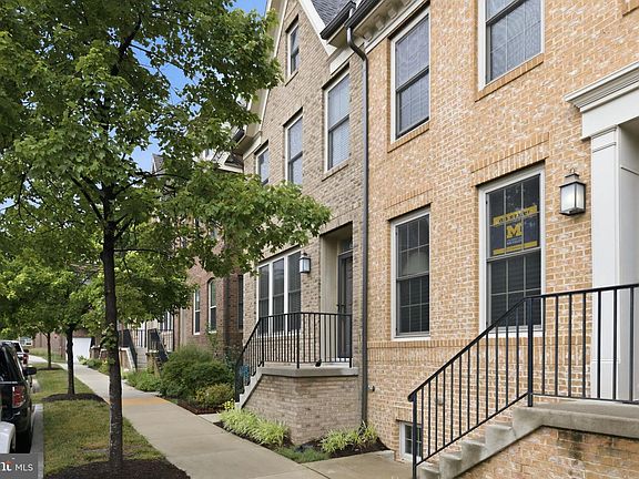 2nd image of 6109 Solent Pl NE