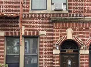 25-57 33rd St #3R, Astoria, NY 11102