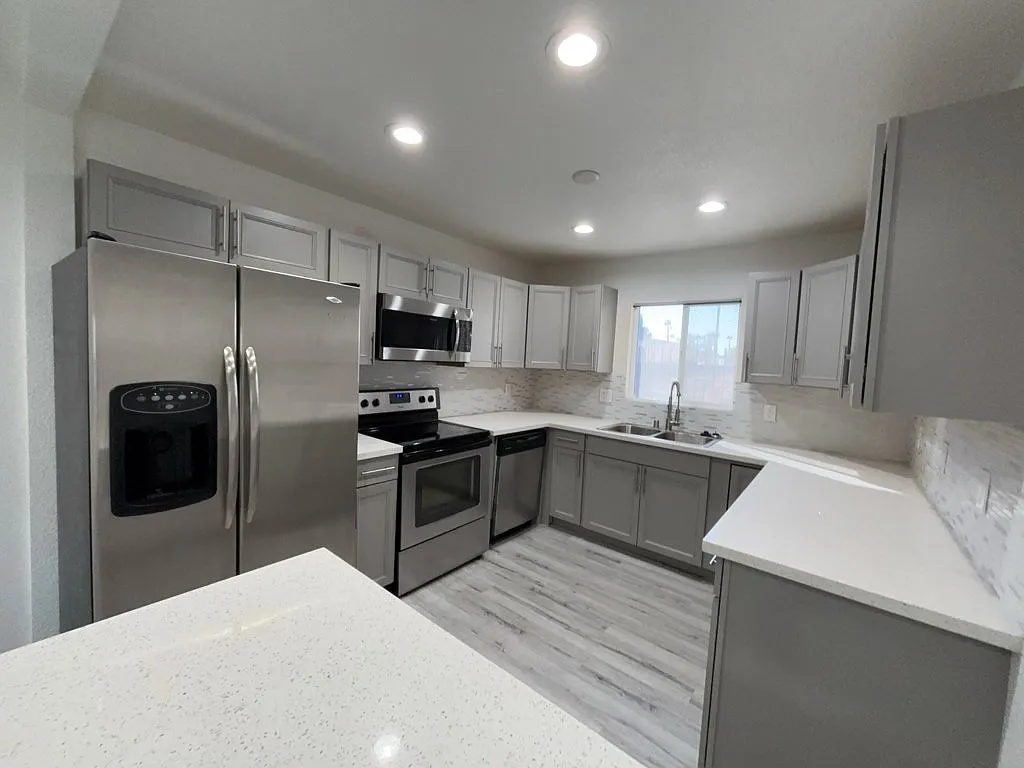 2 bed, 1.0 bath, 580 sqft, $1,075 — Photo 1