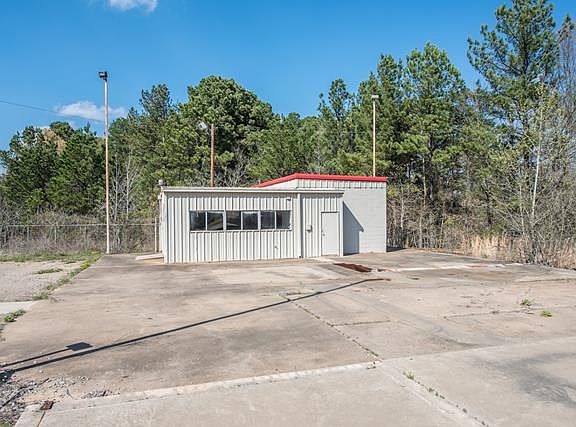 4th image of 216 Industrial Dr