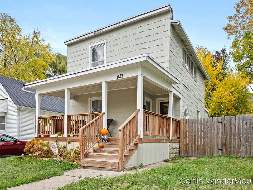 1st image of 431 Fernando St NE