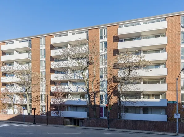 29 Concord Ave APT 303, Cambridge, MA 02138