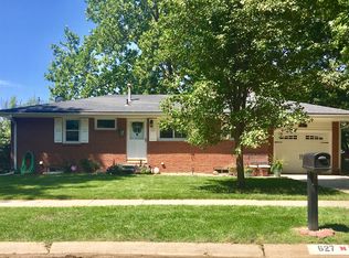 627 Trail Ridge Rd, Lincoln, NE 68505