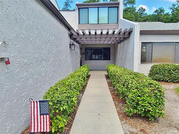 3rd image of 4215 Fairway Cir