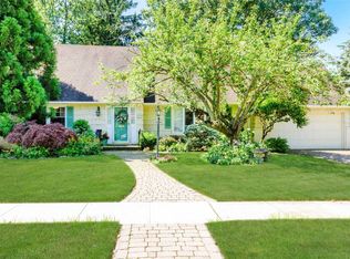 154 Wright Rd, Rockville Centre, NY 11570