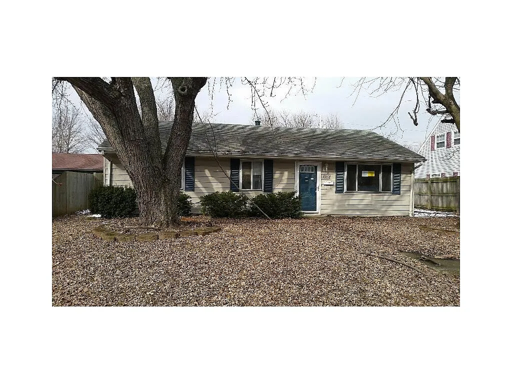 1918 Windsor Dr photo 1