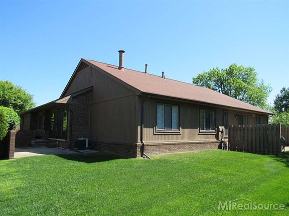 3rd image of 8320 Clay Ct