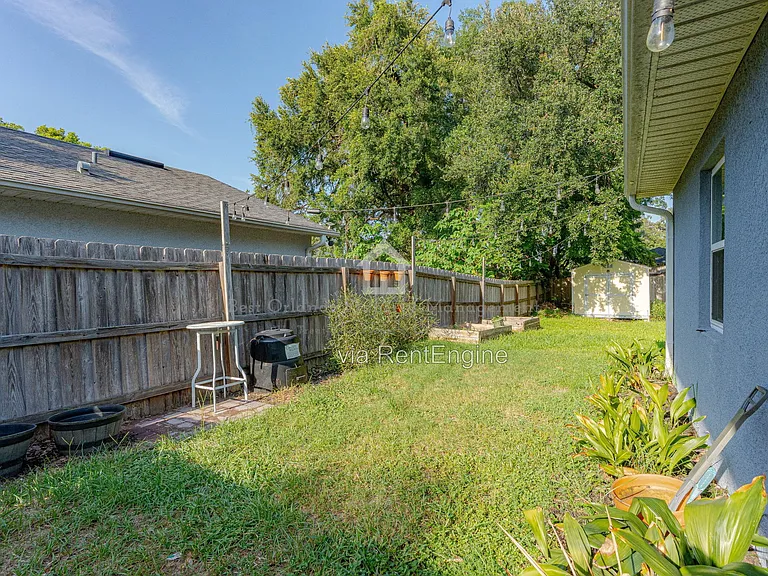 2403 Mayer St — Photo 4