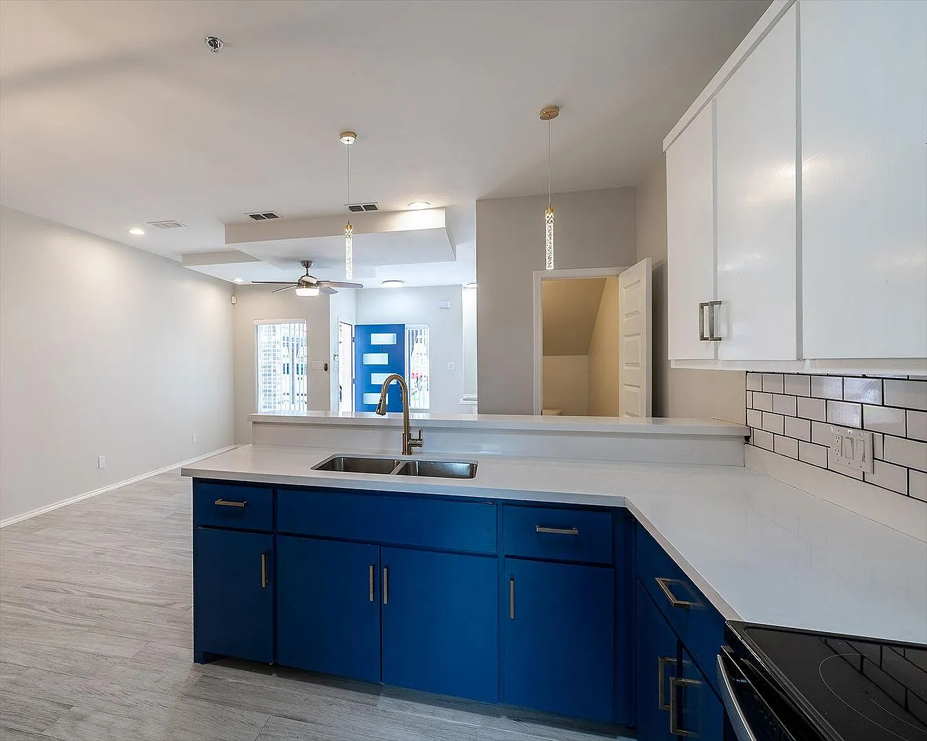 1308 W Fig Ave — Photo 4