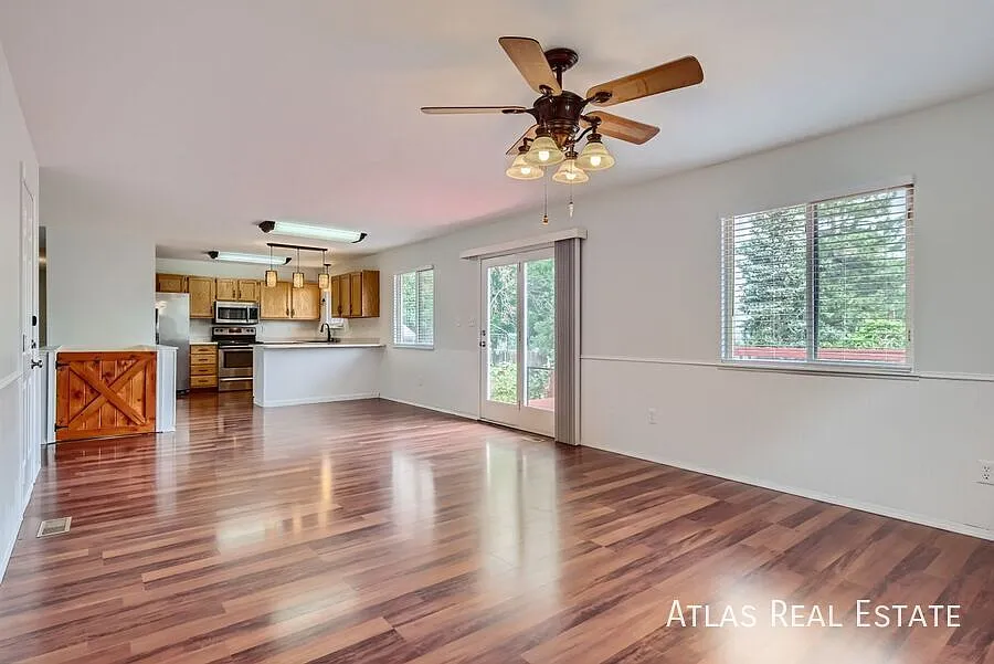 Available September 11th!! Pet Friendly!! Updated 4 Bed/3 Bath House W/ Finished Basement In Beau... — Photo 4