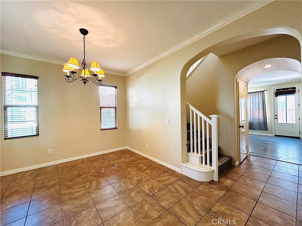 3 bed, 2.5 bath, 1689 sqft, $3,200 — Photo 2