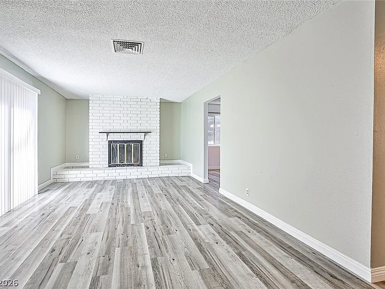 1320 Robin St — Photo 17
