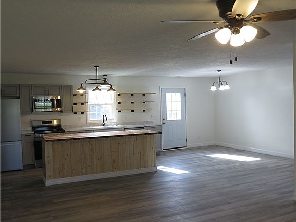 5th image of 1487 Hillcrest Dr