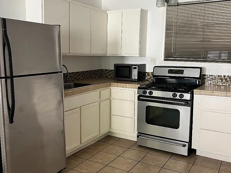 844 N San Vicente Blvd #C — Photo 7