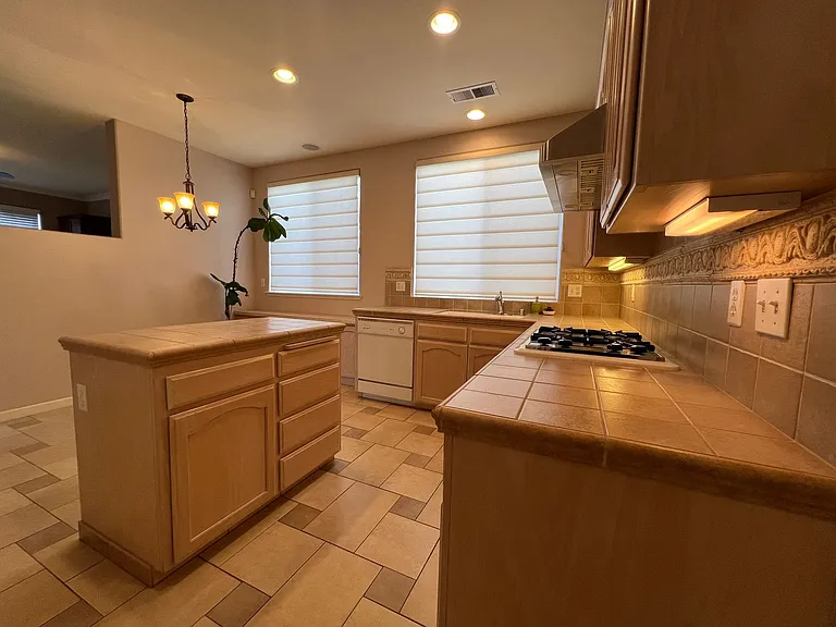 2456 E Marquise Ct — Photo 25