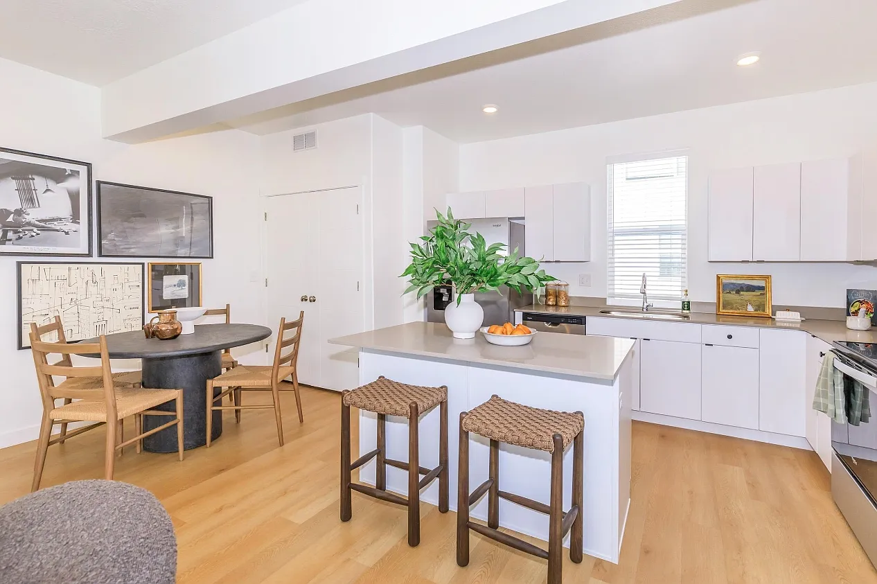 Crescent Townhomes — Photo 2