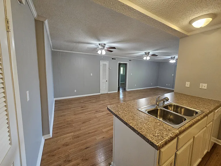 1801 Sunset Ter #C — Photo 12