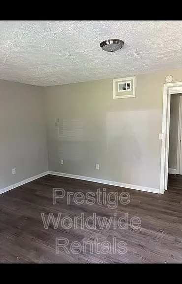 134 Munson Dr — Photo 2