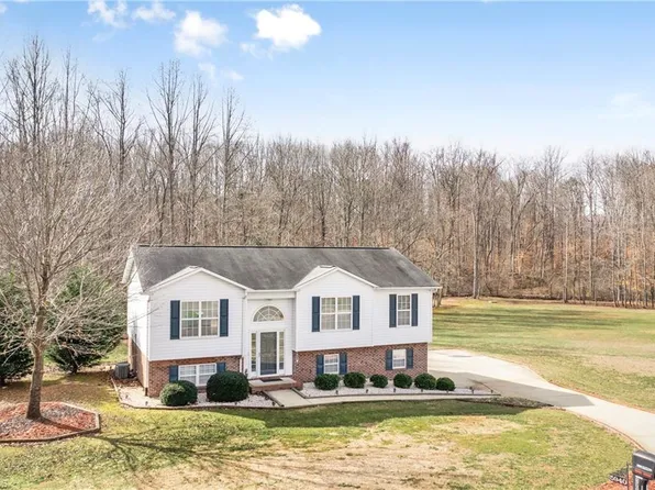 5940 Cutters Creek Ct, Pfafftown, NC 27040