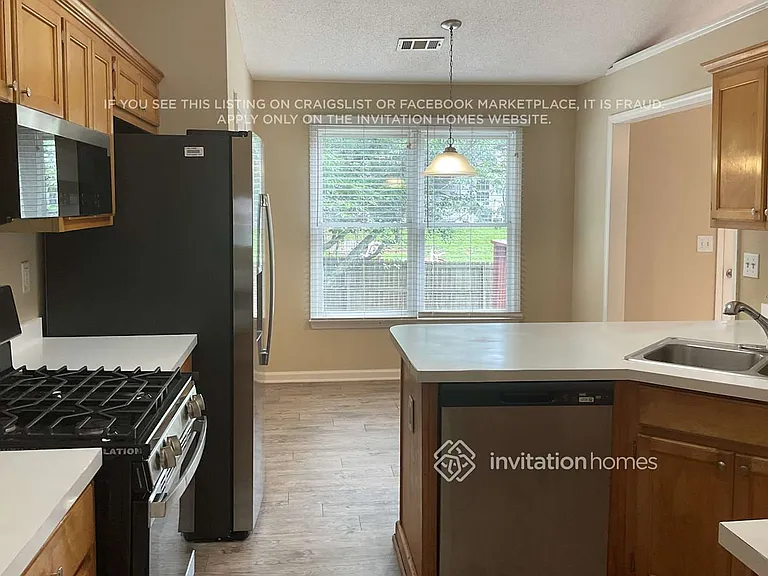 560 Heathgate Dr — Photo 7