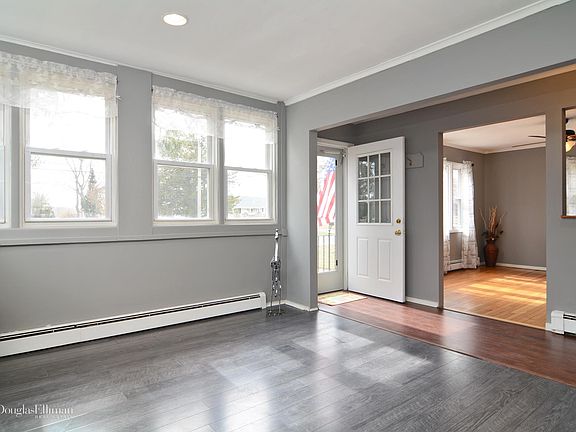 5th image of 650 Bayview Ave