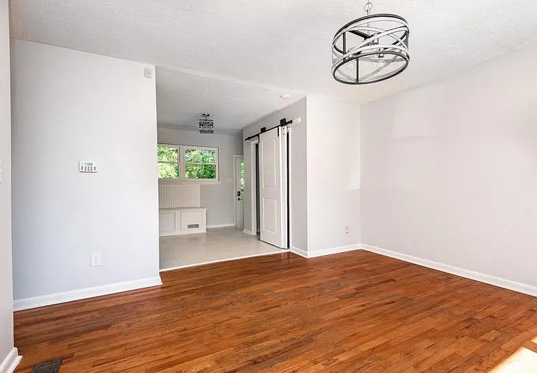 9102 Maiden Ct — Photo 6