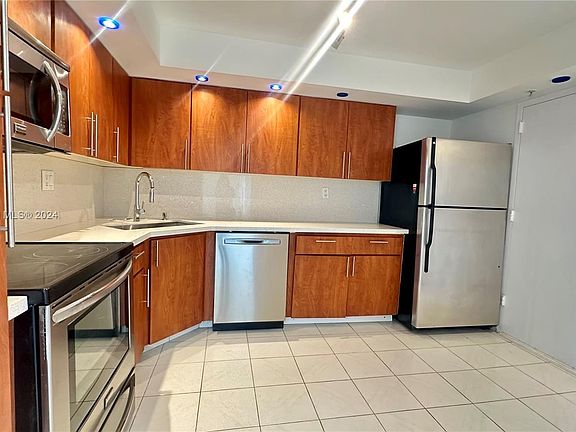 4th image of 2750 NE 183rd St APT 2110