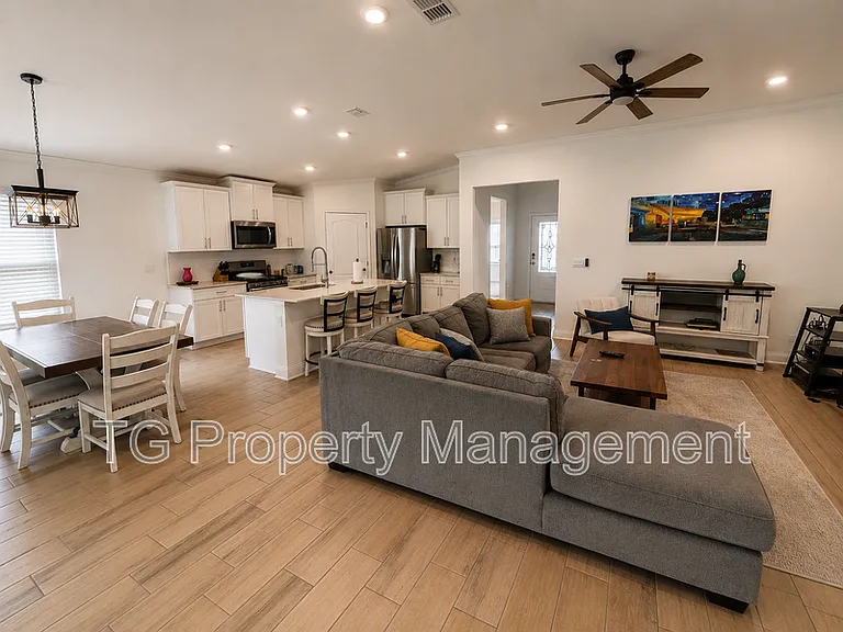 248 Zancara St — Photo 13
