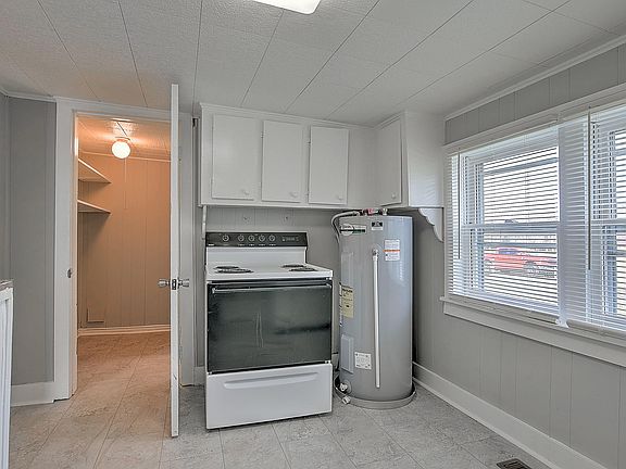 4th image of 607 Pine St E