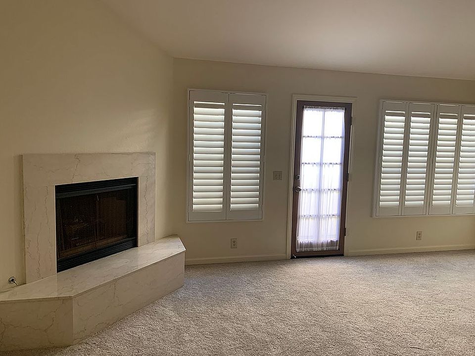 Living Room, BRs w/shutters