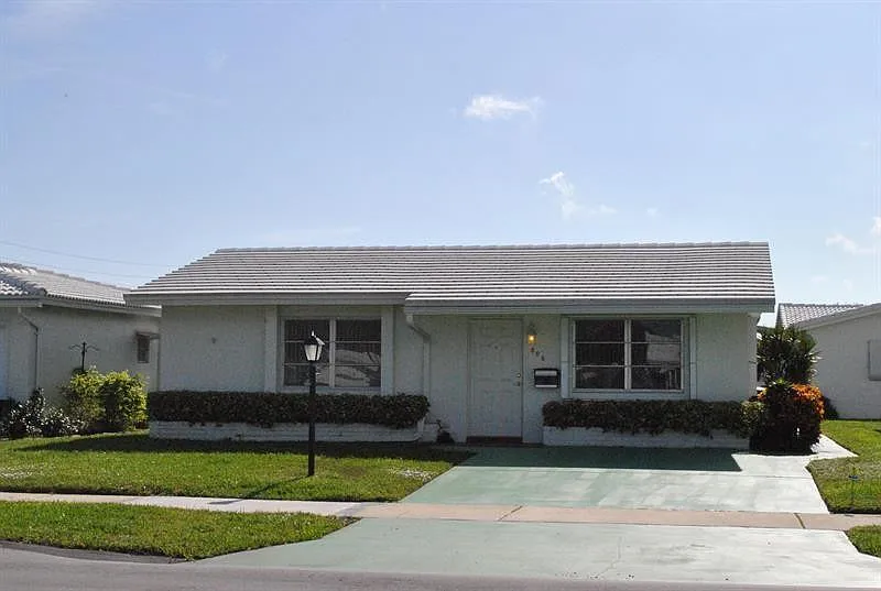 2 bed, 1.0 bath, 1012 sqft, $2,100 — Photo 1