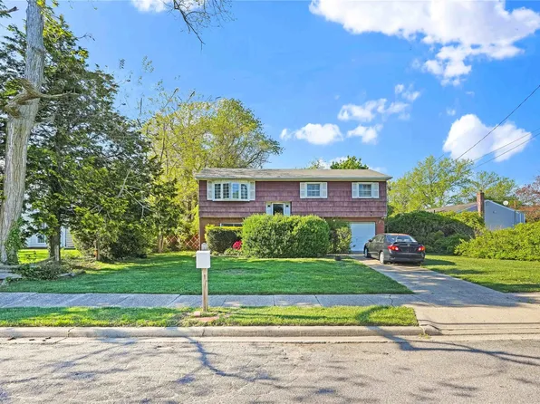 1 carman Place, Massapequa, NY 11758