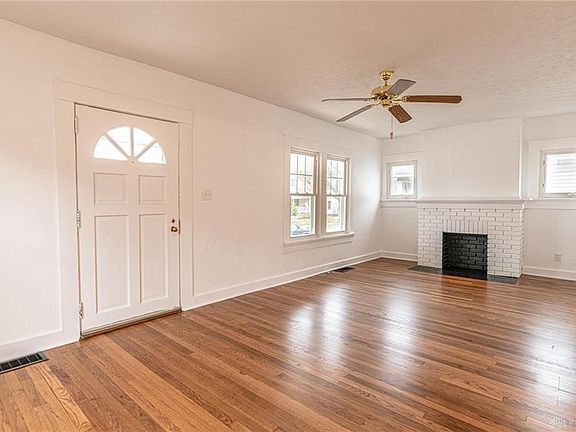 4th image of 4018 Farnham Ave