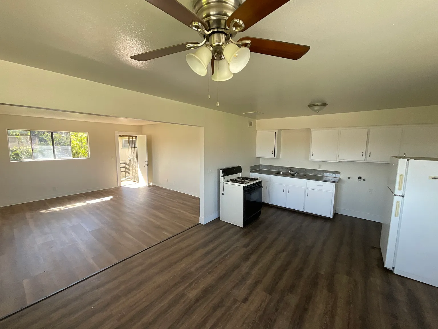 3 bed, 1.0 bath, $1,195 — Photo 3